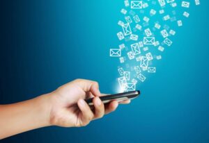 Kto korzystał z masowej komunikacji SMS w 2015 roku?