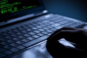 Firmowe sieci pod ostrzałem cyberprzestępców – sektor finansowy najczęstszym celem